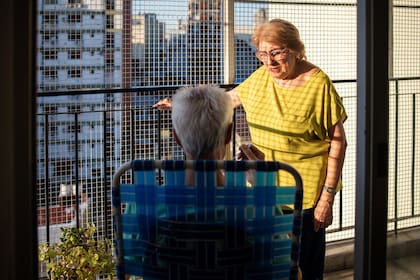La masa muscular decrece y la movilidad se reduce durante la etapa de ancianidad