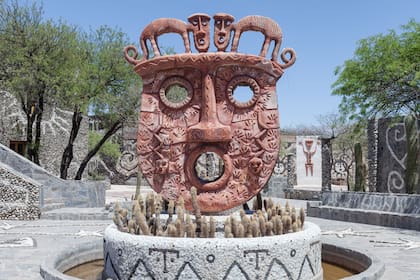 La Máscara de la Pachamama es una de las figuras más fotografiadas por los turistas.