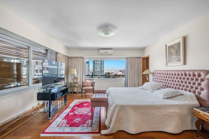 La master suite ocupa un lugar privilegiado del primer nivel