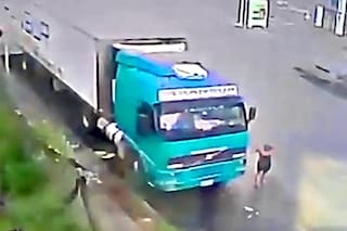 La Matanza: le pegó a su pareja, la atropelló con un camión y la mató