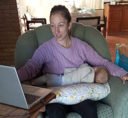 “La maternidad me desafío a reinventarme, a creer aún más en mí misma, pero también a salirme del centro. Siempre fui libre con mis horarios y ahora todo gira alrededor de mi hijo".