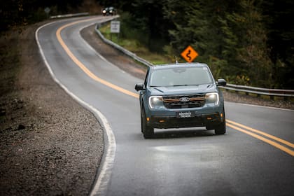 La Maverick Tremor mostró un buen rendimiento en ruta en un camino con muchas curvas