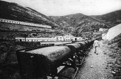 La mayor actividad se produjo entre 1943 y 1944, momento en el cual esas enormes instalaciones llegaron a albergar a unas mil personas