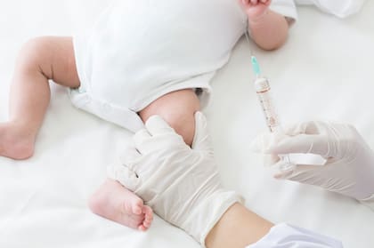 "La vacuna no se suspende por nada", advierten los pediatras para evitar futuros problemas, pese a la pandemia de coronavirus; los centros de vacunación mantienen estrictos protocolos para evitar contagios