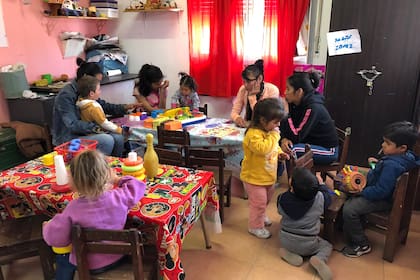 La mayoría de las mujeres que llegan a la entidad son madres adolescentes de bajos recursos