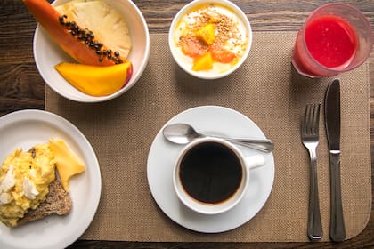 La mayoría de las personas suelen consumir desayunos con exceso en azúcares y sin nutrientes (imagen ilustrativa)