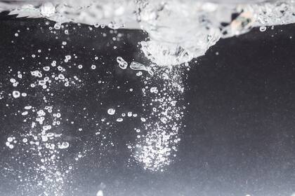 La mayoría de los expertos, recomiendan lavarse el rostro con agua fría