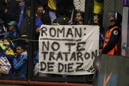 Los hinchas tomaron mayoritariamente partido por Riquelme luego de que partiera del club en aquella noche de San Pablo: las tribunas insultaron al director técnico a fines de 2012 y forjaron su despido.