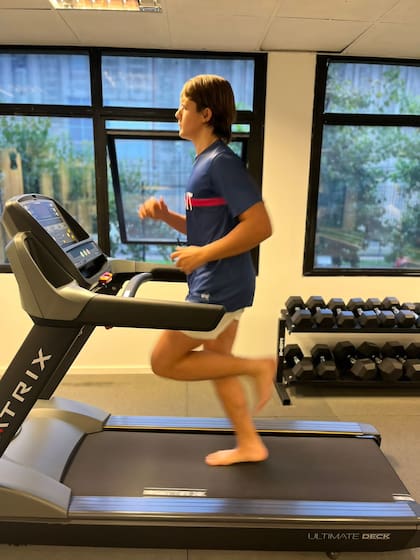 La mayoría de los pacientes del consultorio percibe algo diferencial: que el objetivo de los seis kinesiólogos del equipo, va más allá de curar una lesión en particular