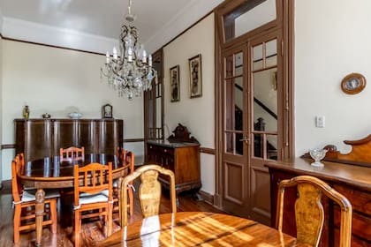 La mayoría de los pisos de la casa son de pinotea