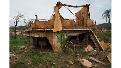 Una casa destruida por un deslizamiento de tierra