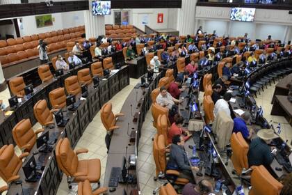 La oposición llegó diezmada a las elecciones y llamó a la abstención