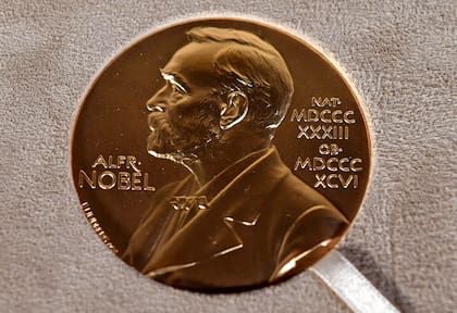 La medalla del Premio Nobel
(Foto Angela Weiss/Pool Photo vía AP)