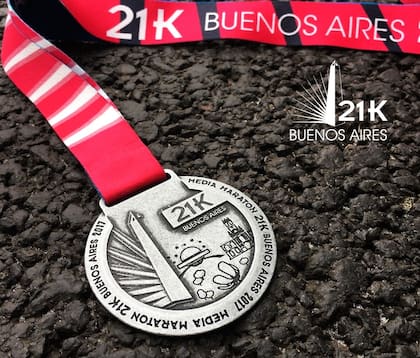 La medalla que cada corredor que finalice los 21k se llevará