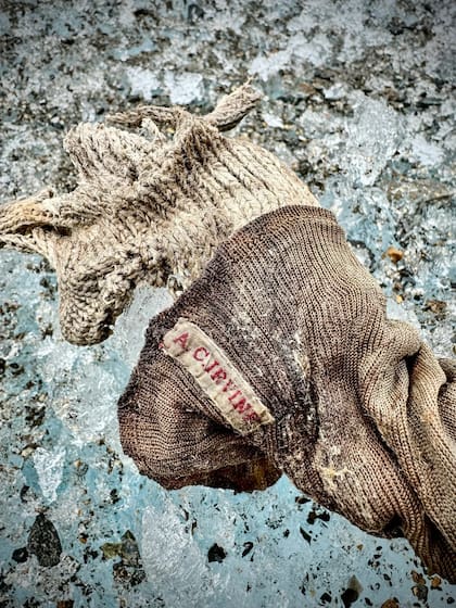 La media de Irvine tenía bordadas sus iniciales y apellido