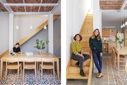 La medianera donde está la escalera tenía serios problemas de humedad, que las arquitectas resolvieron con placas de yeso símil ladrillo a la vista. Der., las arquitecta Juliana de Lojo y Ainoha Mugetti, de Estudio Yama.