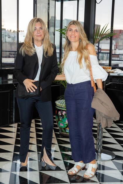 La médica Edith Szlazer y su hija Priscila Chauvel.