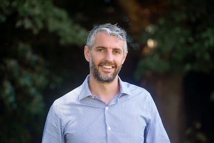 "La medicina tiene que dejar de vender humo con bata blanca", afirma el autor