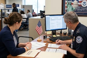 El cobro de US$102 del Uscis que desde el 29 de mayo puede costar el trabajo y derivar en deportación