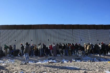 La medida busca disminuir los cruces ilegales en Arizona