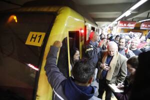 La medida de fuerza se extenderá hasta el cierre del servicio y obedece a un conflicto entre los trabajadores del sector y la empresa Emova, en el marco de las negociaciones paritarias
