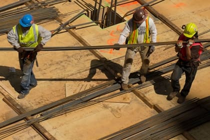 La medida de Mamdani implica el retiro de cobertizos y andamios de las calles de Nueva York