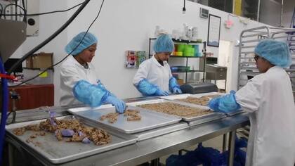 La medida incluye múltiples variedades de barras fabricadas entre enero y noviembre de 2024 (Imagen de Riverside Natural Foods Inc)