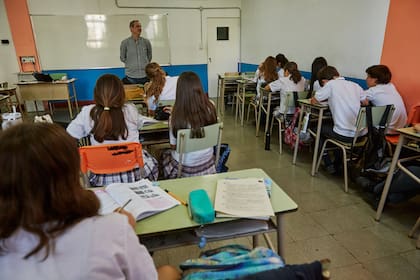La medida, según el Gobierno, impactará en la gestión económica de los colegios privados que no reciben subsidios