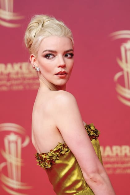 La
melena recogida dejaba al
descubierto los aros de diamantes
en forma de alas de pájaro