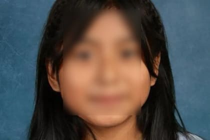 La menor logró comunicarse por teléfono con su padre durante el procedimiento