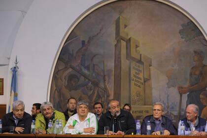 La mesa de conducción de la CGT, en uno de los paros generales que le hizo al Gobierno