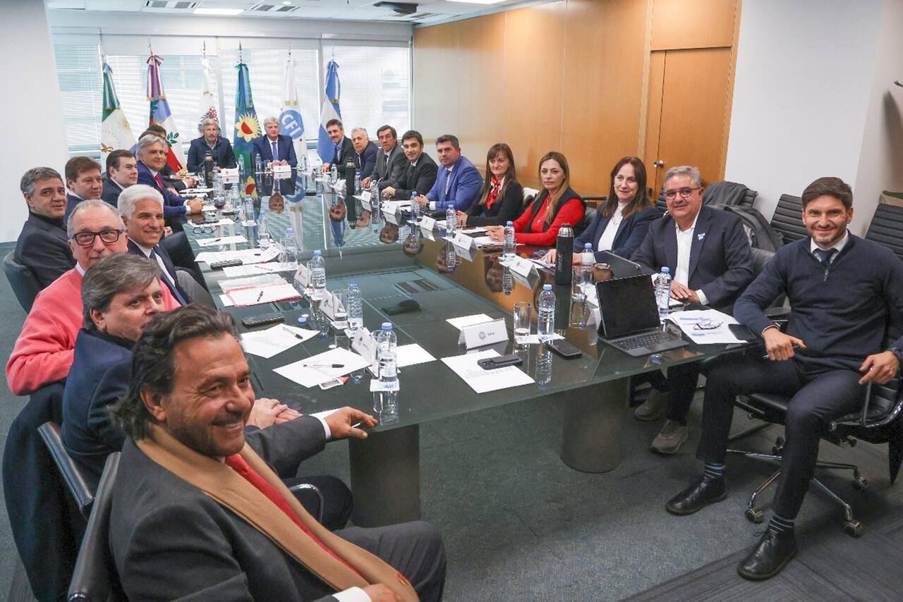 https://resizer.glanacion.com/resizer/v2/la-mesa-de-los-gobernadores-que-incomodo-a-la-QBPL7TVRWJHL3ICC4DV2YMHRZM.jpg?auth=0f163c30f5dbdf2ae31e8109c9af66a4db2f8adac5ee55db84284be12ed81219&width=1280&height=854&quality=70&smart=true https://resizer.glanacion.com/resizer/v2/la-mesa-de-los-gobernadores-que-incomodo-a-la-QBPL7TVRWJHL3ICC4DV2YMHRZM.jpg?auth=0f163c30f5dbdf2ae31e8109c9af66a4db2f8adac5ee55db84284be12ed81219&width=1280&height=854&quality=70&smart=true