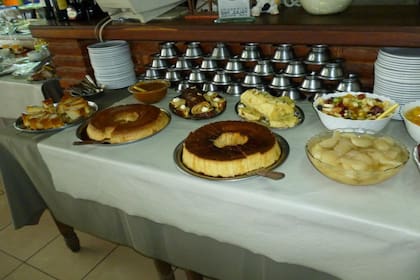 La mesa de postres estaba al alcance de todos los clientes