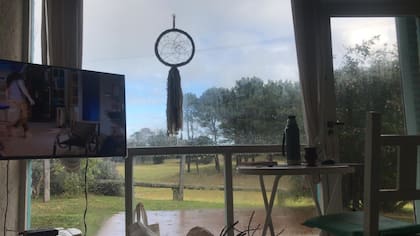 La mesa en la que trabajó Alejo desde Pinamar durante la pandemia