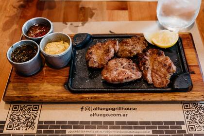 La mesa está servida en Al Fuego Grill House.