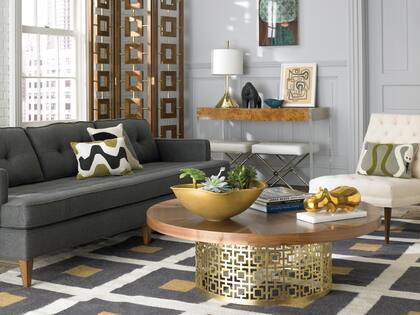 En otros espacios de tu vivienda podés sumar el elemento metal mediante objetos como lámparas, jarrones, marcos de fotos o esculturas pequeñas.