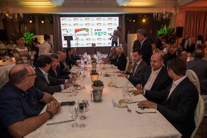 La mesa principal, con la presencia del gobernador de Santa Fe, Omar Perotti