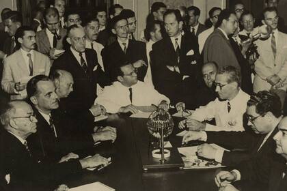 La mesa redonda, en Brasil 1950
