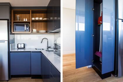 La mesada y la alzada son de Silestone. En un angosto espacio disponible entre la heladera y la puerta instalaron un escobero (Dwell Cocinas).