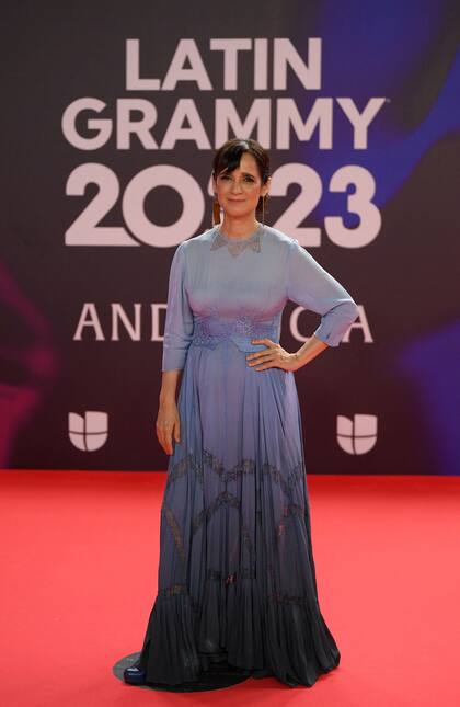La mexicana Julieta Venegas, sencilla y elegante