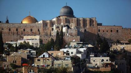 La mezquita de Al Aqsa y la Cúpula de la Roca vistas desde el barrio de Silwan en Jerusalén oriental.