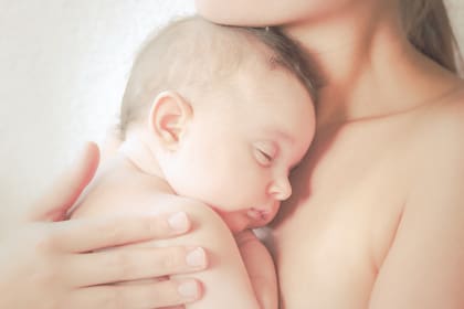 La microbiota se transmite de madre a hijo en el momento del parto