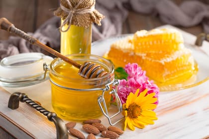 La miel es otro de los productos necesarios para hacer un buen exfoliante