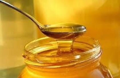 La miel es utilizada para combatir la tos debido a sus propiedades