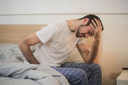 La migraña suele ser un padecimiento que se presenta más en mujeres (Foto Pexels)