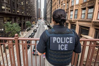 La migrante sigue detenida