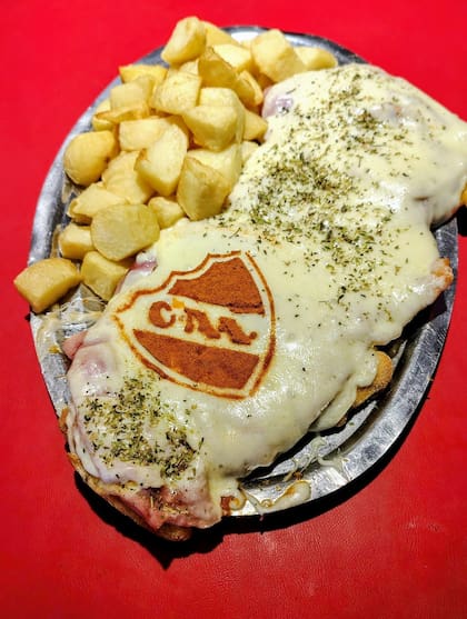 La milanesa homenaje a Independiente que se ofrece en La Caldera