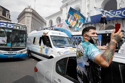 La militancia peronista se concentró en Plaza de Mayo y protagonizó una movilización en los autos