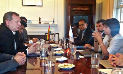 La ministra Bullrich ayer, con la misión de Bolivia