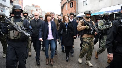 La ministra Bullrich y Rodríguez Larreta recorrieron la villa 1-11-14